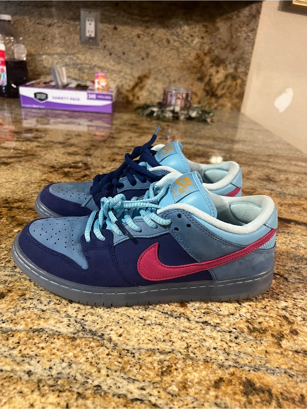 Run The Jewels x Nike SB Dunk Low Men’s 7.5 Women’s 9 DO9404-400